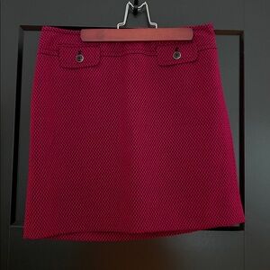 Loft Burgundy/Pink Houndstooth Mini Skirt. Front Small Pockets Size 8 Petite